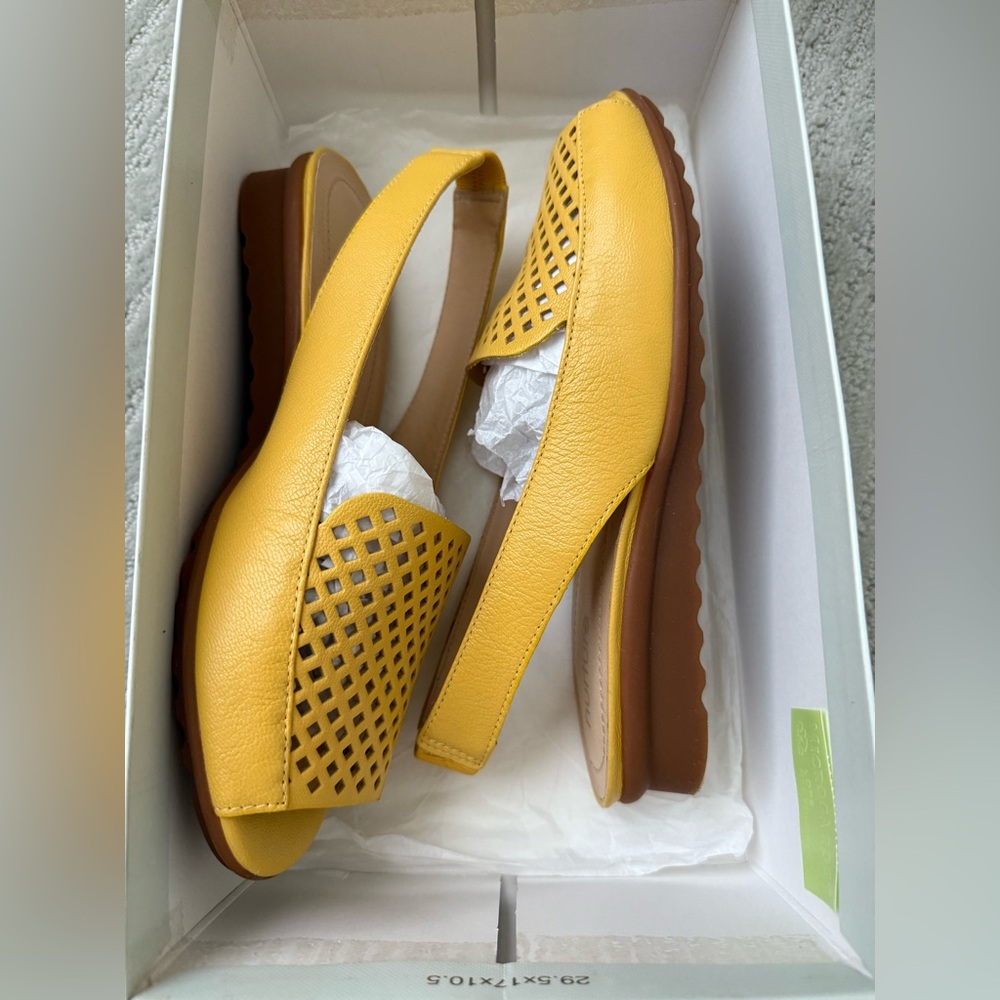 NWT/NIB—Nurture yellow sandals, size 6.5